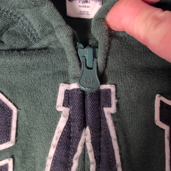 GAP Kids Zip-Up Hoodie - Picture 4 of 8